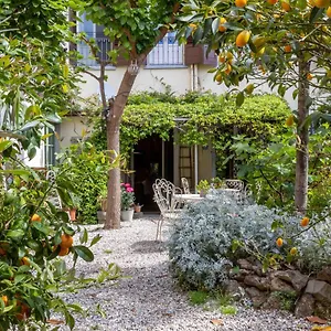 Alojamento de Acomodação e Pequeno-almoço Secret Garden