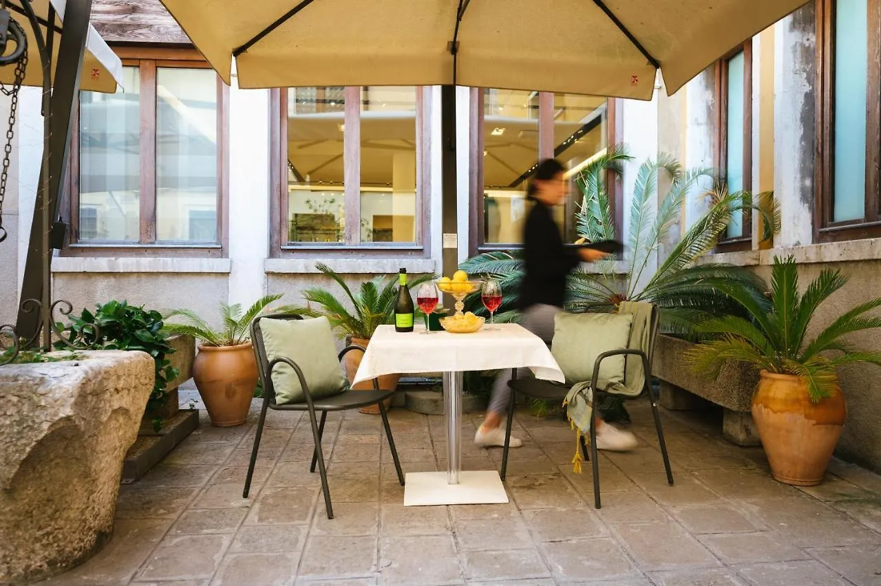 Hotel Do Pozzi Venezia 3*,  Italia