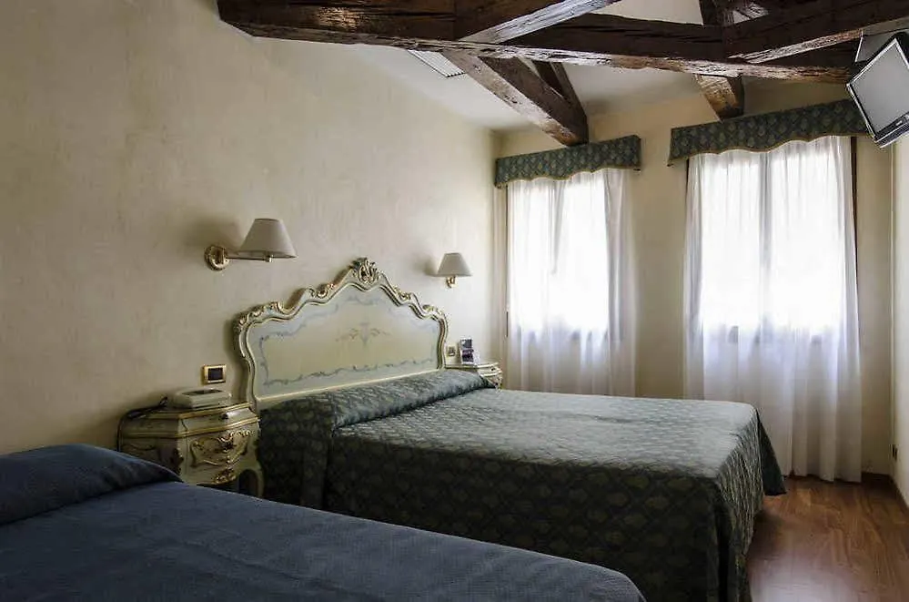 Hotel Do Pozzi Venice 3*,