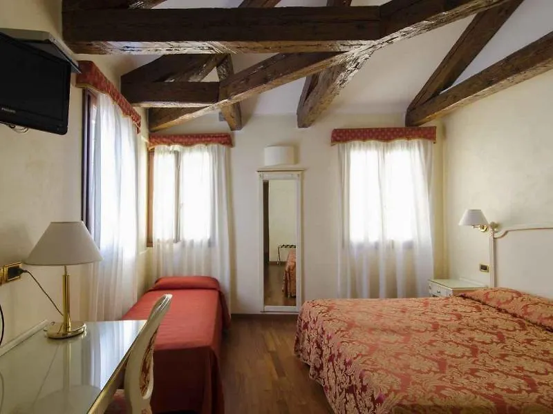 Hotel Do Pozzi Venice 3*,